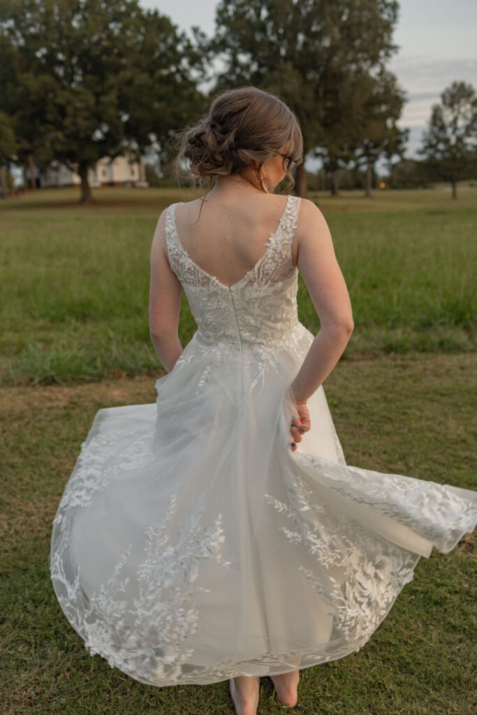 bride pictures at The Bonding Farm by Amanda Richardson Photography